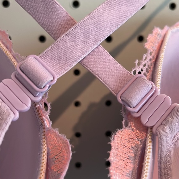 Light Pink and Purple Victoria’s Secret Lace Bra, Size 36DDD - Picture 6 of 11